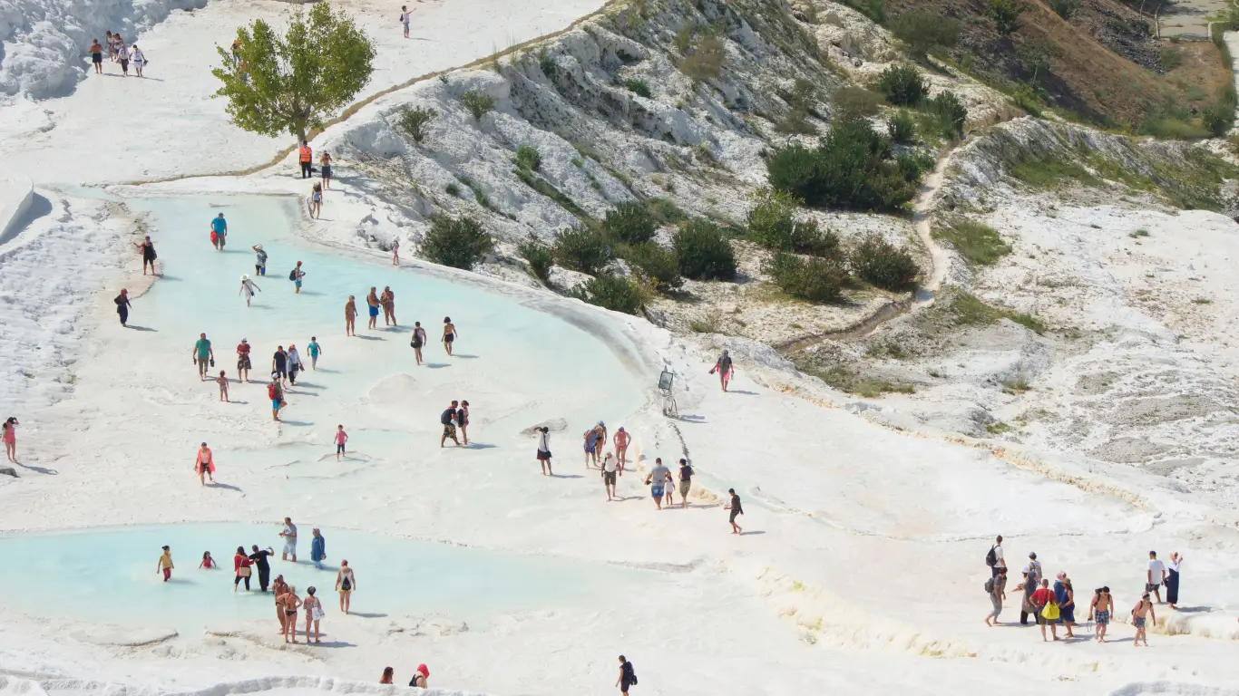 Pamukkale turisti vasche travertino