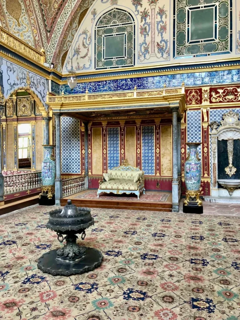 Harem Topkapi: viaggio nel cuore del Palazzo del Sultano 1 Harem topkapi sala udienze