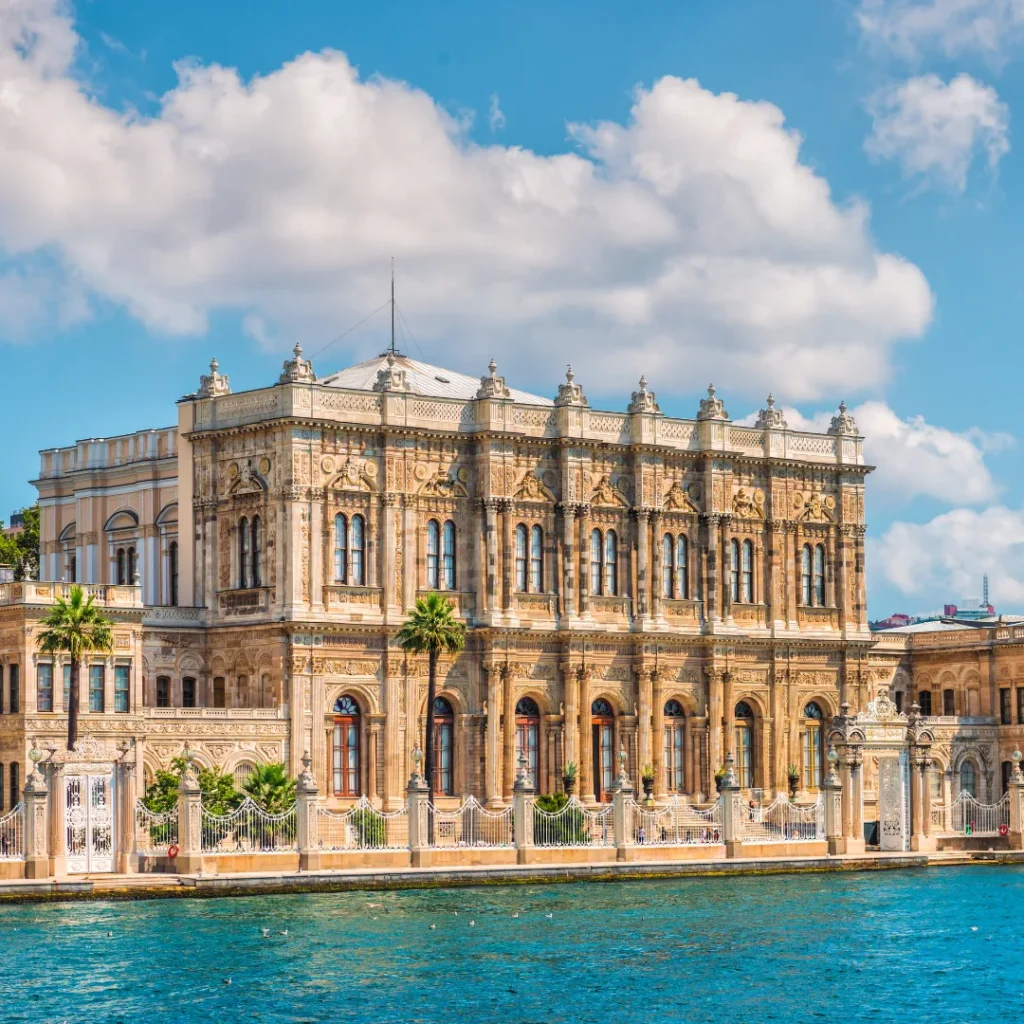 Harem Topkapi: viaggio nel cuore del Palazzo del Sultano 15 Palazzo - dolmabahce