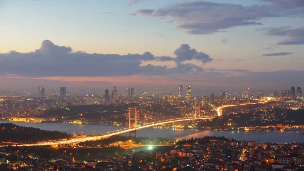 Ponti di Istanbul: curiosità e panorami tra Europa e Asia 2 Ponte sul Bosforo al tramonto Istanbul
