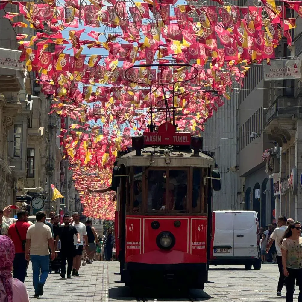 tramvay-isklal-caddesi- Beyoglu-cover tramvay-isklal-caddesi- Beyoglu-cover