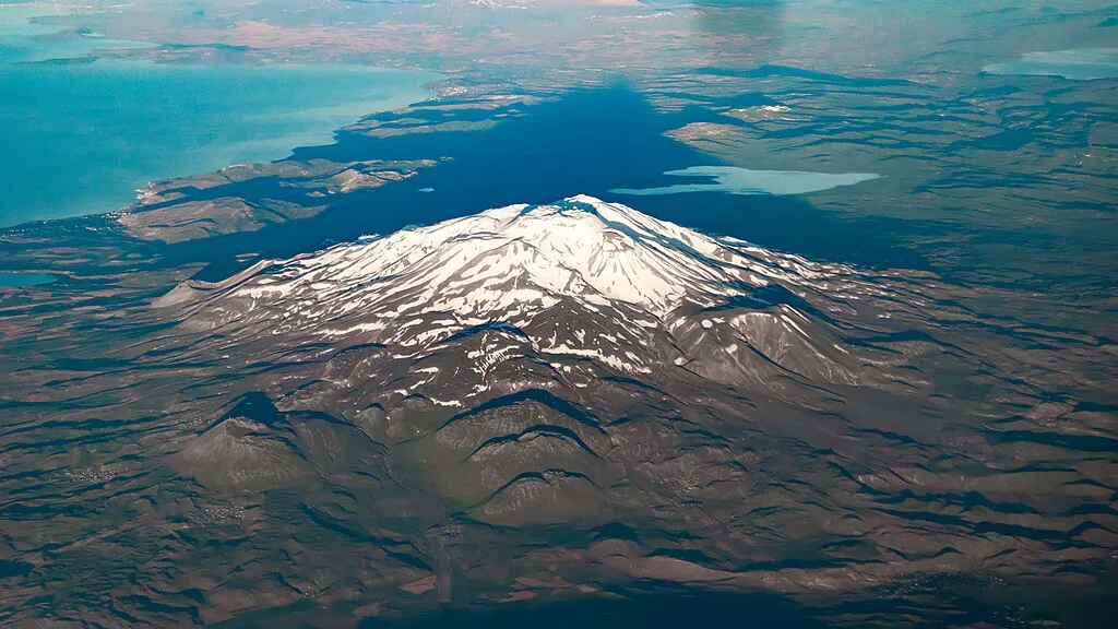Superluna e Lago di Van: la magia dello yakamoz anatolico 3 Süphan_Dağı_vu_d'avion