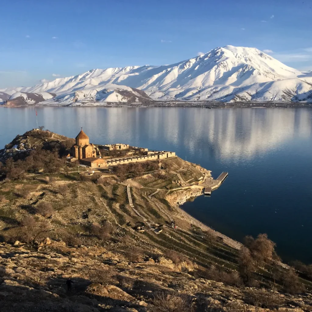 Anatolia Orientale: territori di passaggio 4 akdamar island e lago di van