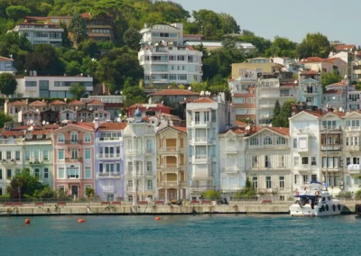 Arnavutkoy-buildings-bosphorus-strait-side-istanbul-turkiye