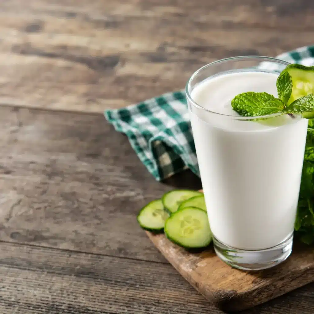 yogurt Turco: Storia, Sapori e Segreti dalle Steppe all'Anatolia 5 Ayran