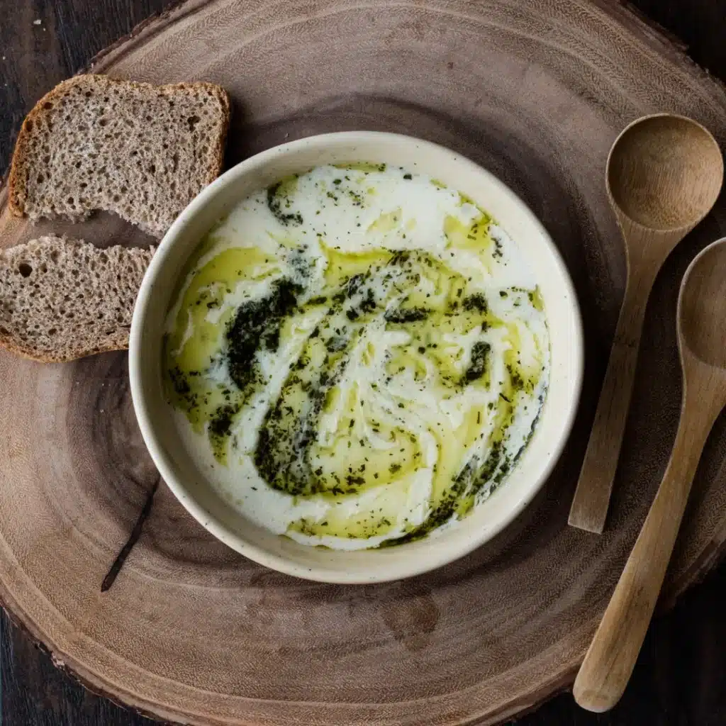 yogurt Turco: Storia, Sapori e Segreti dalle Steppe all'Anatolia 4 Yayla çorbası