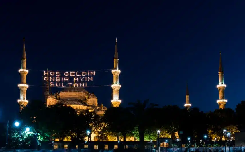 Ramadan in Turchia: cosa sapere prima di partire 2 mahya-ramadan